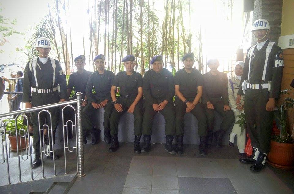 UKM Resimen Mahasiswa yang bertugas menjaga keamanan dan ketertiban jalannya wisudah ke-61 UMP
