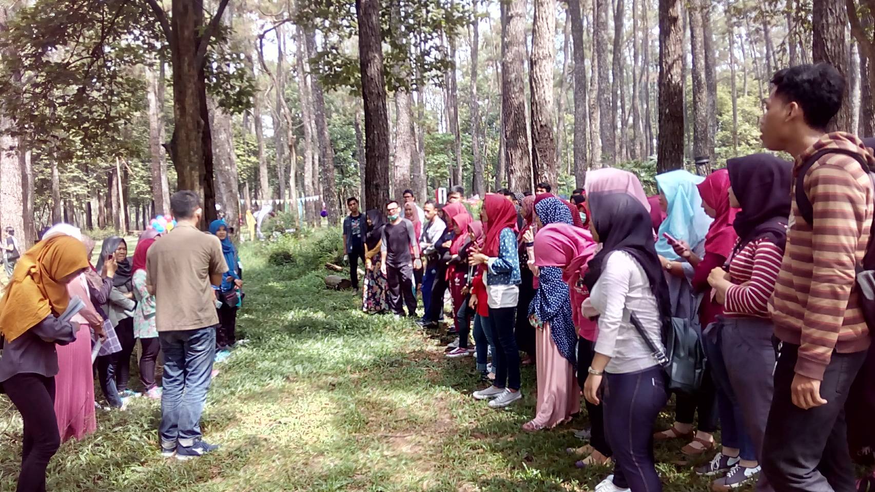 Mahasiswa Prodi Bahasa Inggris FKIP UMP saat mengikuti agenda Family Gathering di Objek Wisata Puntikayu